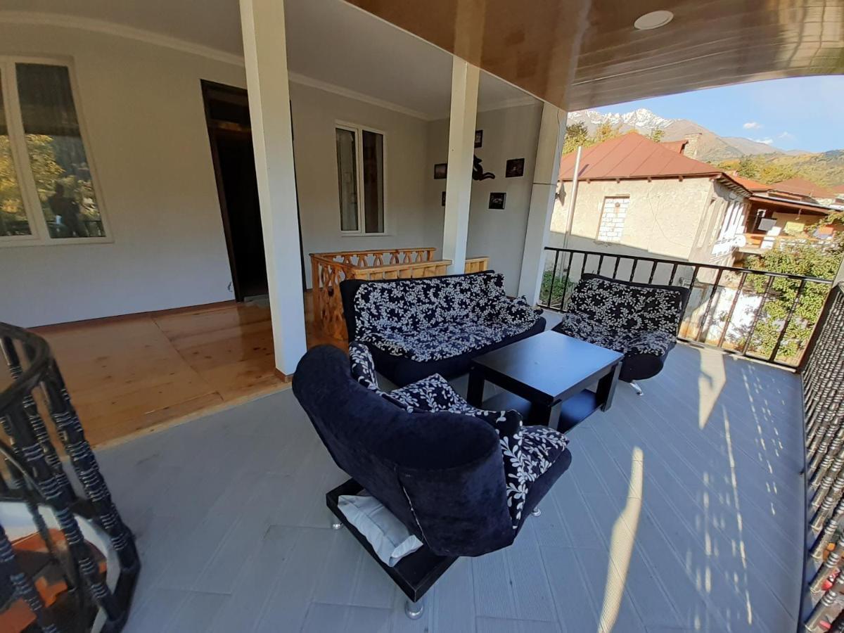 Guesthouse Data Mestia Exterior photo